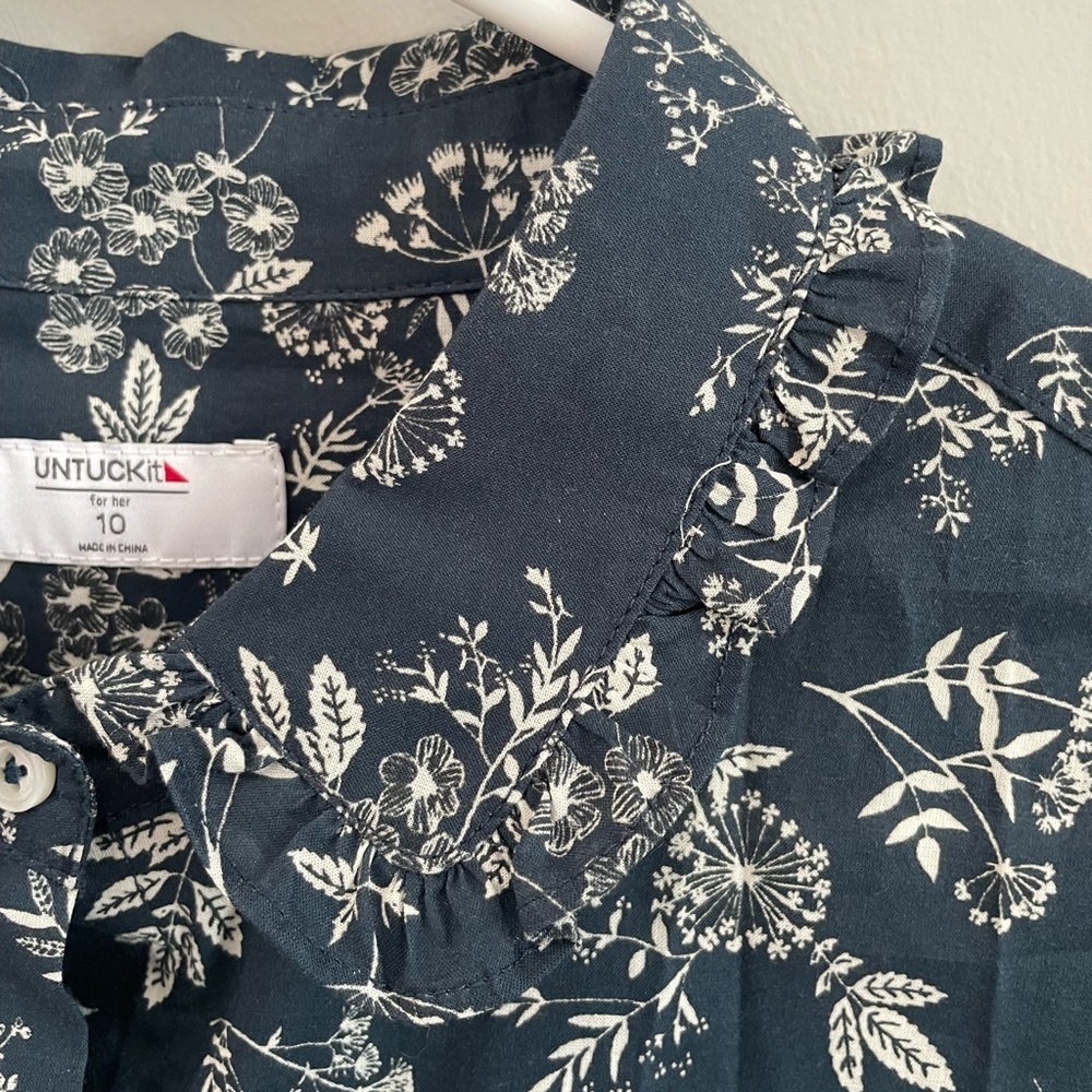 UNTUCKit Women's Allison Floral Short Sleeve Shirt - Picture 3 of 7